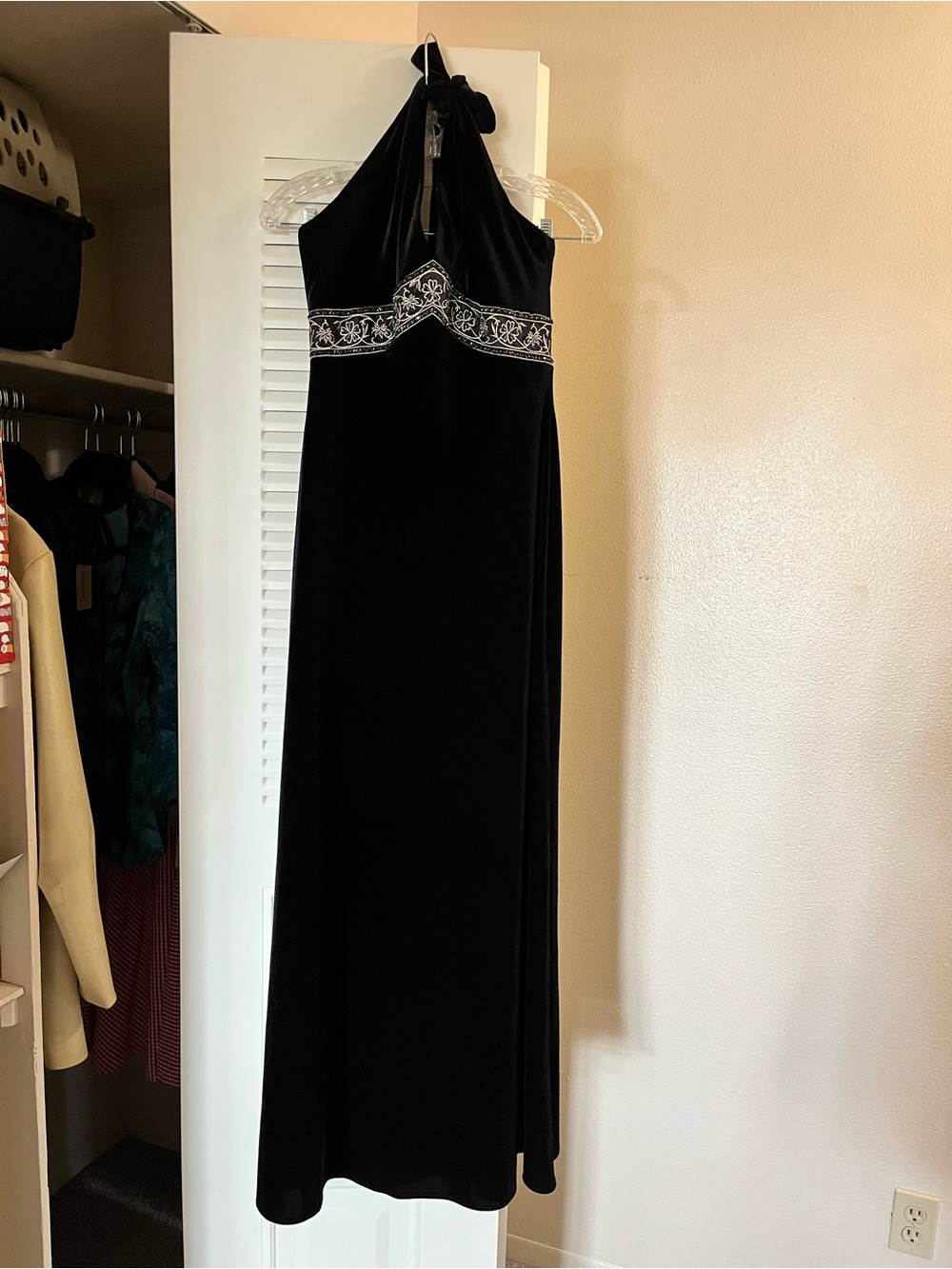 Black Velvet Halter Tie Backless Evening Dress with Embellished Waist